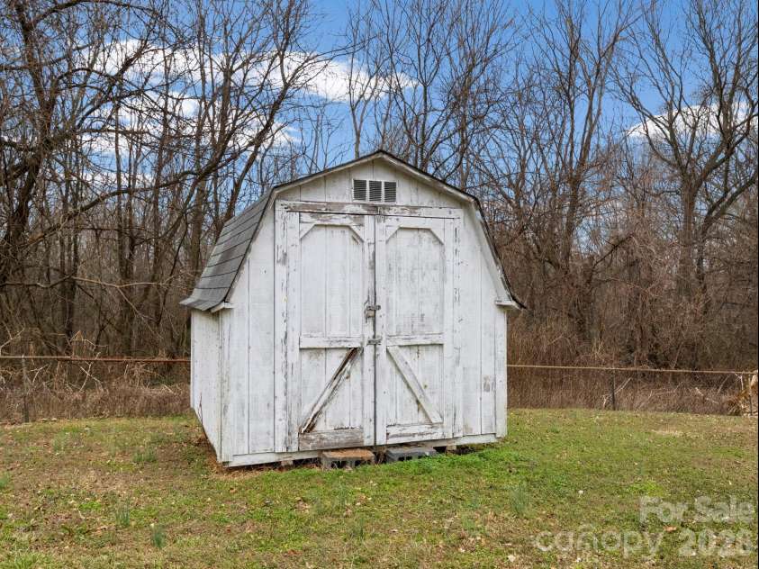 309 Green Street, Lincolnton, NC 28092.  MLS# CAR4331904, YatesRealty ID 10863. 