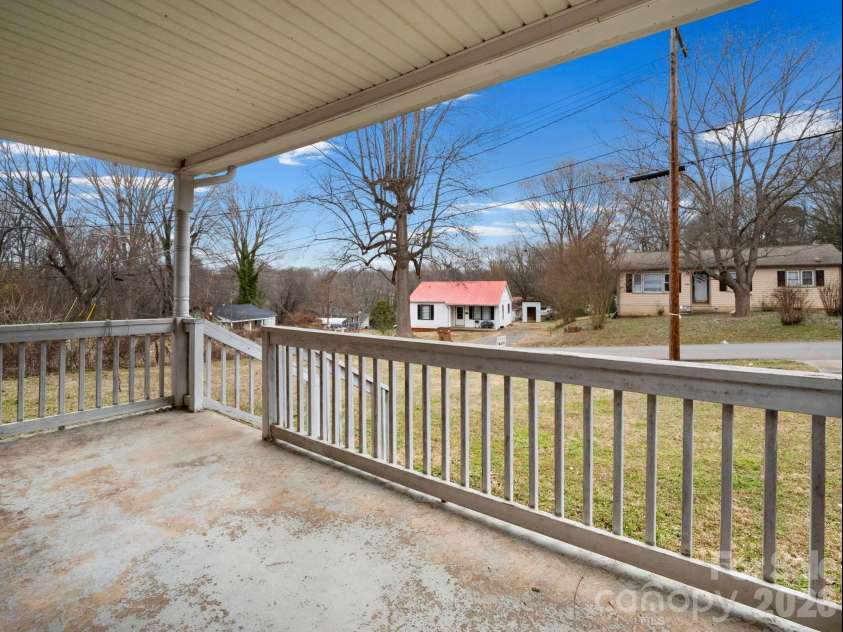 309 Green Street, Lincolnton, NC 28092.  MLS# CAR4331904, YatesRealty ID 10863. 