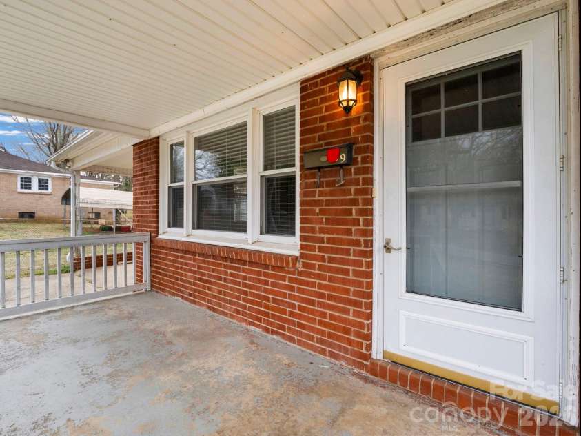 309 Green Street, Lincolnton, NC 28092.  MLS# CAR4331904, YatesRealty ID 10863. 