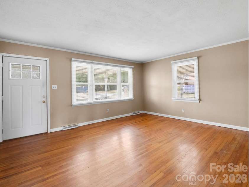 309 Green Street, Lincolnton, NC 28092.  MLS# CAR4331904, YatesRealty ID 10863. 