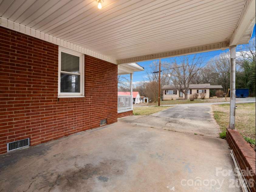309 Green Street, Lincolnton, NC 28092.  MLS# CAR4331904, YatesRealty ID 10863. 