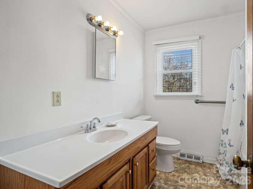 309 Green Street, Lincolnton, NC 28092.  MLS# CAR4331904, YatesRealty ID 10863. 