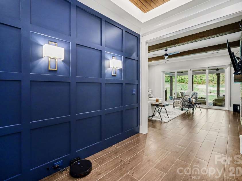 4317 Steepleton Way, Charlotte, NC 28215.  MLS# CAR4363516, YatesRealty ID 10864. Accent wall in entryway