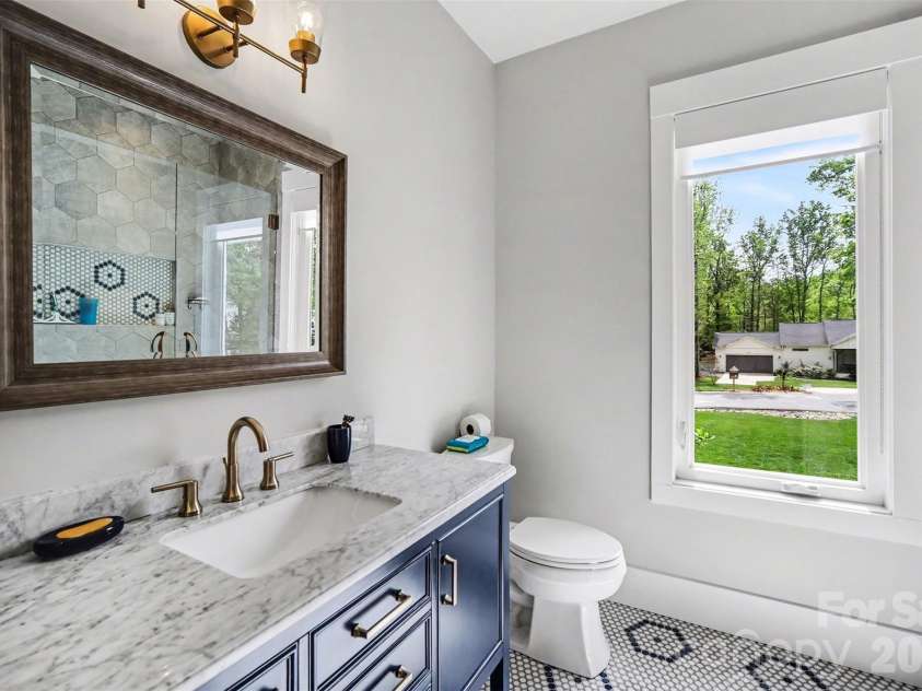 4317 Steepleton Way, Charlotte, NC 28215.  MLS# CAR4363516, YatesRealty ID 10864. Bathroom 2