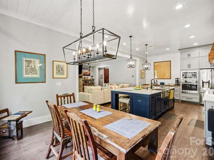 4317 Steepleton Way, Charlotte, NC 28215.  MLS# CAR4363516, YatesRealty ID 10864. Dining area into kitchen