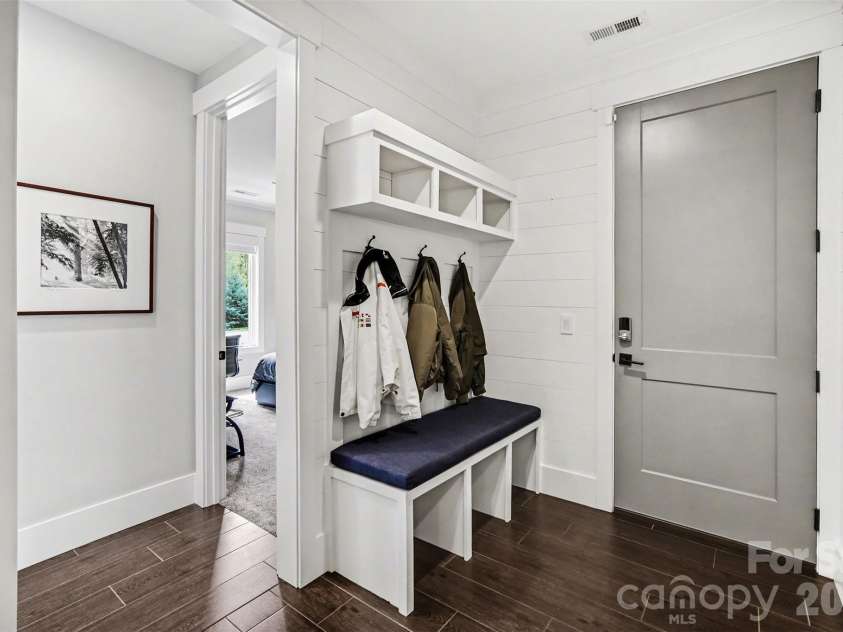 4317 Steepleton Way, Charlotte, NC 28215.  MLS# CAR4363516, YatesRealty ID 10864. Entryway