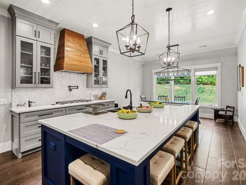 4317 Steepleton Way, Charlotte, NC 28215.  MLS# CAR4363516, YatesRealty ID 10864. Kitchen