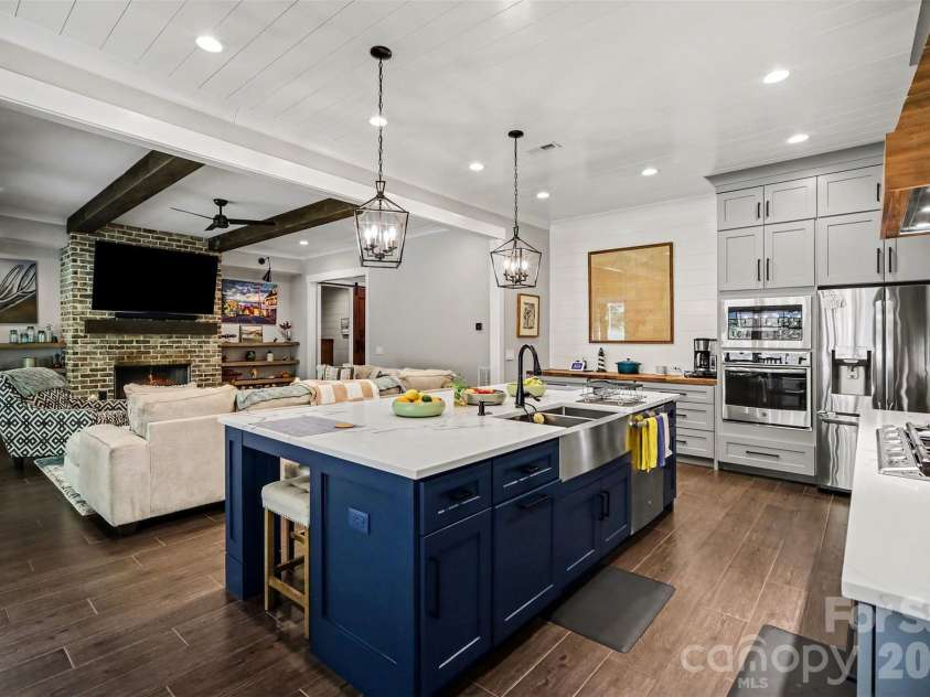4317 Steepleton Way, Charlotte, NC 28215.  MLS# CAR4363516, YatesRealty ID 10864. Kitchen and living room