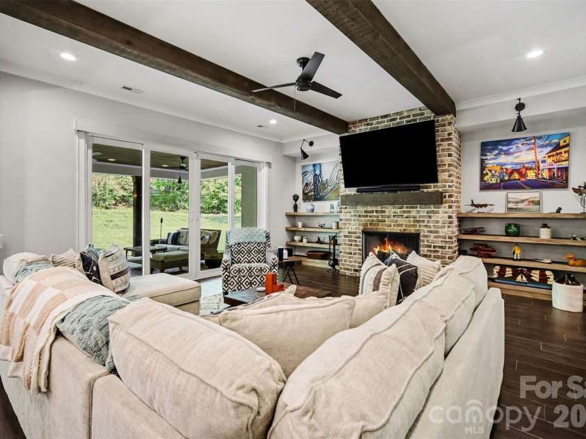 4317 Steepleton Way, Charlotte, NC 28215.  MLS# CAR4363516, YatesRealty ID 10864. Living Room