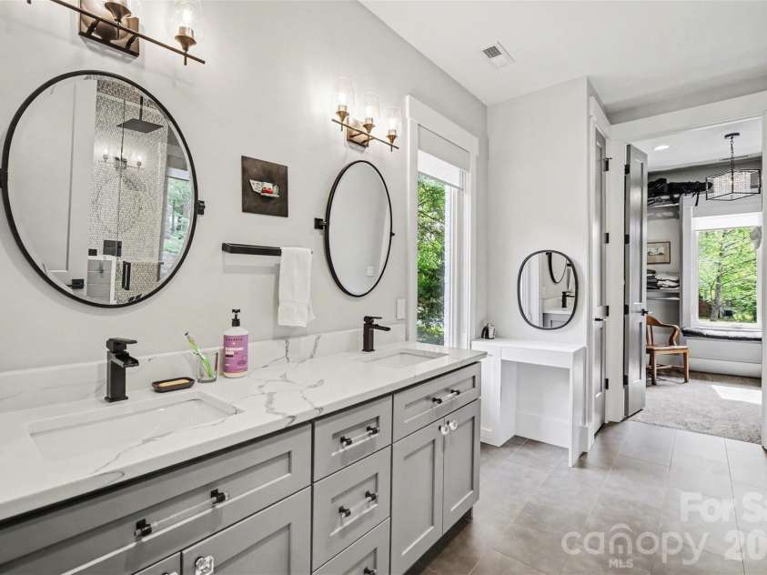 4317 Steepleton Way, Charlotte, NC 28215.  MLS# CAR4363516, YatesRealty ID 10864. Primary Bathroom
