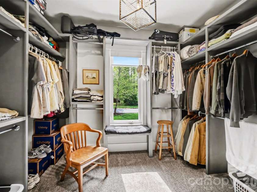 4317 Steepleton Way, Charlotte, NC 28215.  MLS# CAR4363516, YatesRealty ID 10864. Primary walk-in closet