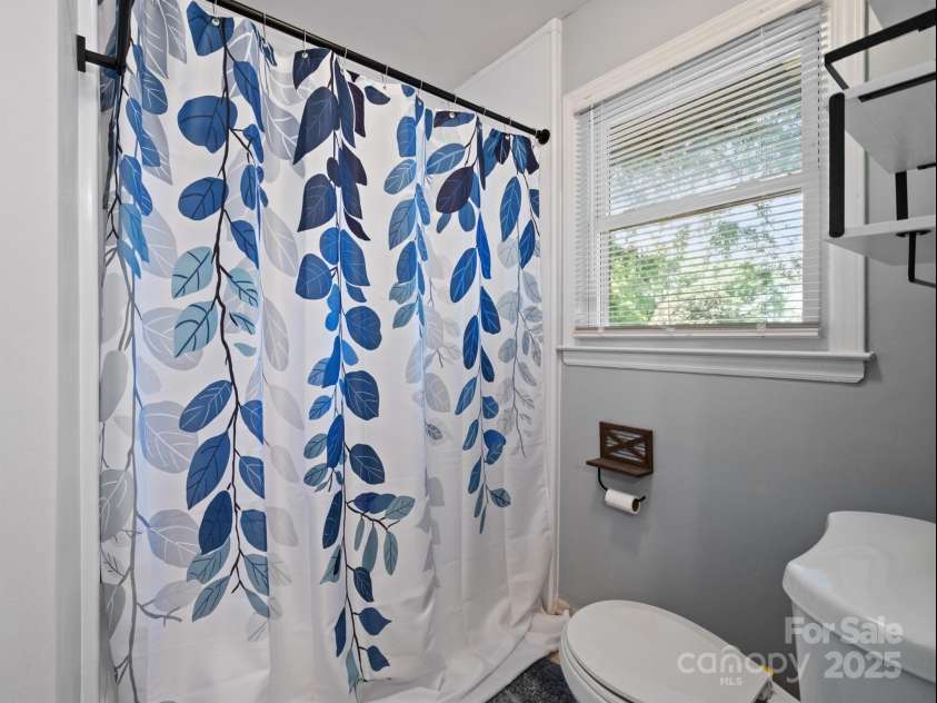 500 Colony Acres Drive, Charlotte, NC 28217.  MLS# CAR4251961, YatesRealty ID 10864. 