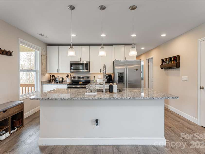 17 Fair Oaks Road, Arden, NC 28704.  MLS# CAR4227408, YatesRealty ID 10865. 