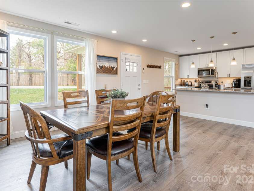 17 Fair Oaks Road, Arden, NC 28704.  MLS# CAR4227408, YatesRealty ID 10865. 