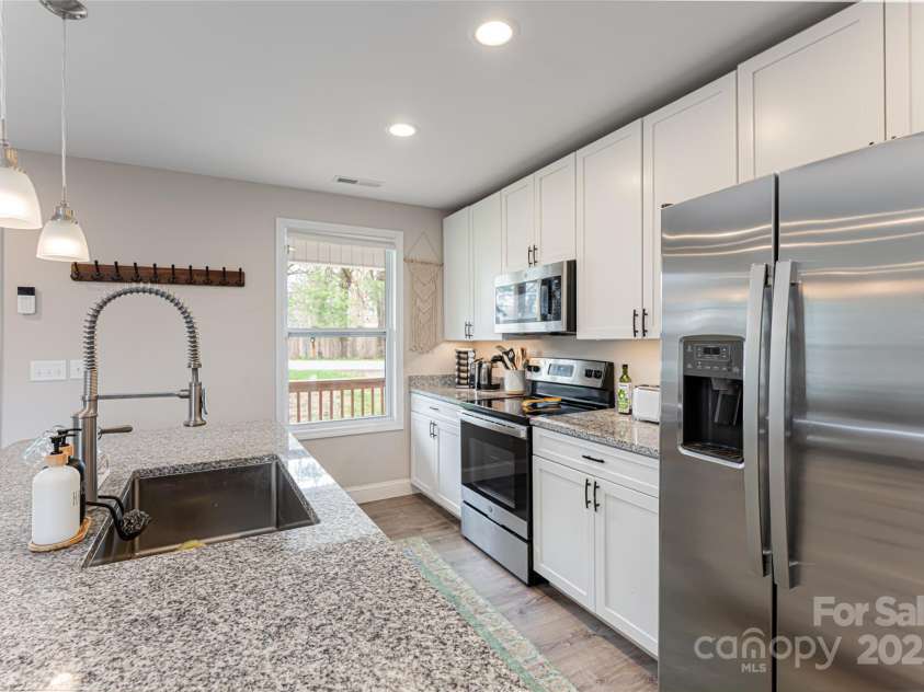 17 Fair Oaks Road, Arden, NC 28704.  MLS# CAR4227408, YatesRealty ID 10865. 