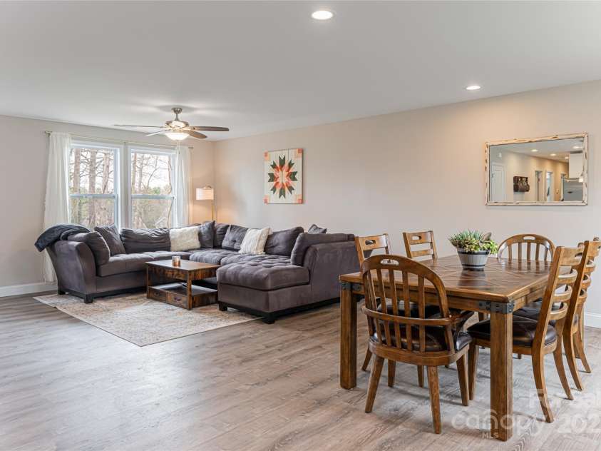 17 Fair Oaks Road, Arden, NC 28704.  MLS# CAR4227408, YatesRealty ID 10865. 