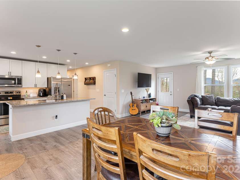 17 Fair Oaks Road, Arden, NC 28704.  MLS# CAR4227408, YatesRealty ID 10865. 