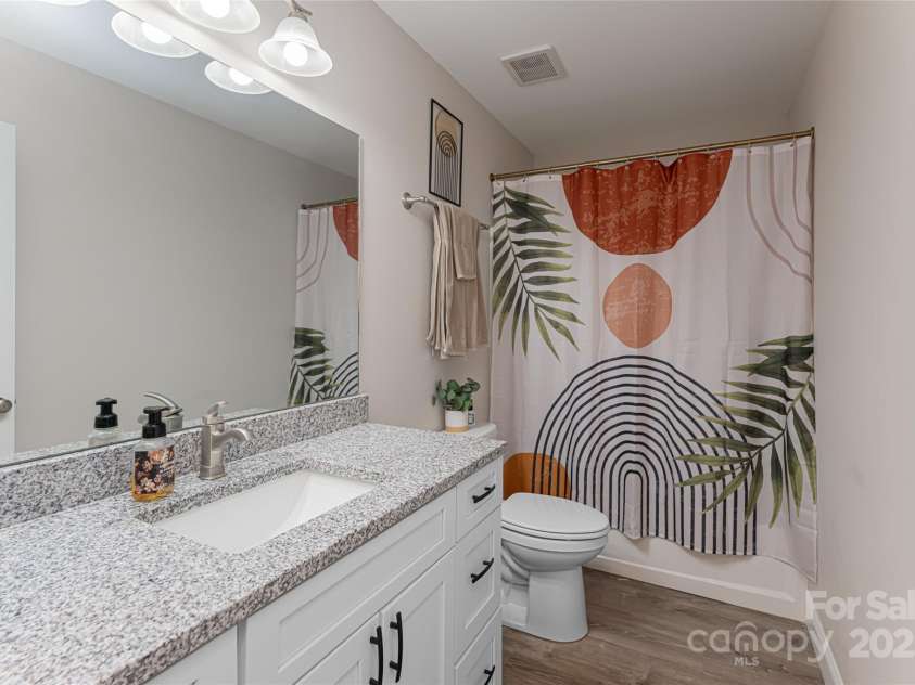 17 Fair Oaks Road, Arden, NC 28704.  MLS# CAR4227408, YatesRealty ID 10865. 