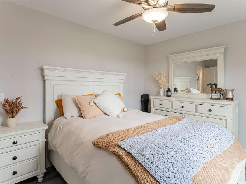 17 Fair Oaks Road, Arden, NC 28704.  MLS# CAR4227408, YatesRealty ID 10865. 