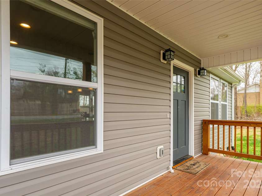 17 Fair Oaks Road, Arden, NC 28704.  MLS# CAR4227408, YatesRealty ID 10865. 