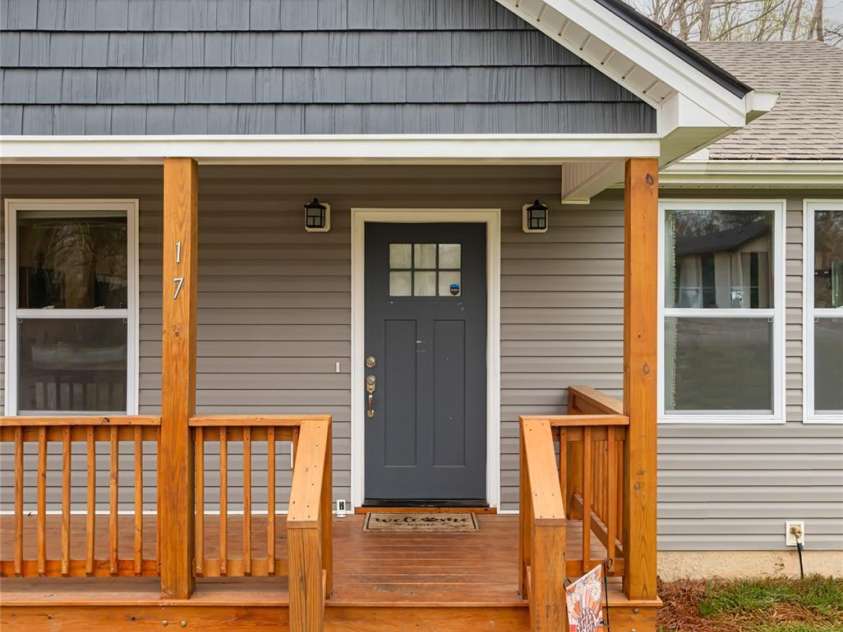 17 Fair Oaks Road, Arden, NC 28704.  MLS# CAR4227408, YatesRealty ID 10865. 