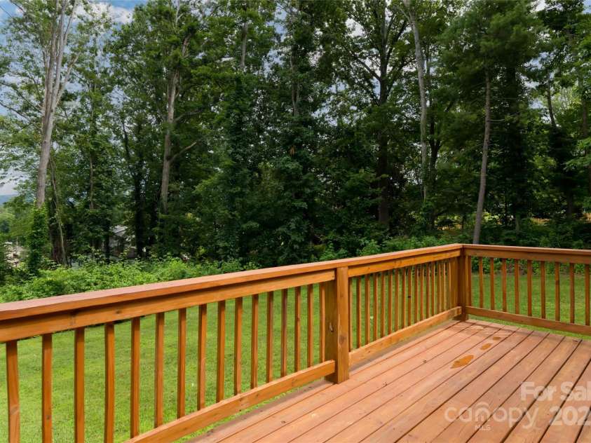 17 Fair Oaks Road, Arden, NC 28704.  MLS# CAR4227408, YatesRealty ID 10865. 