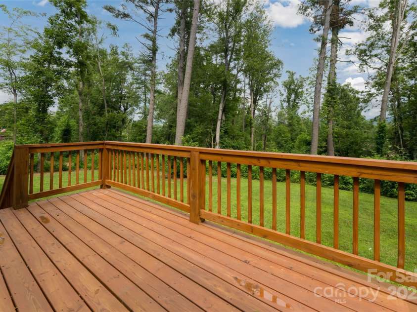 17 Fair Oaks Road, Arden, NC 28704.  MLS# CAR4227408, YatesRealty ID 10865. 