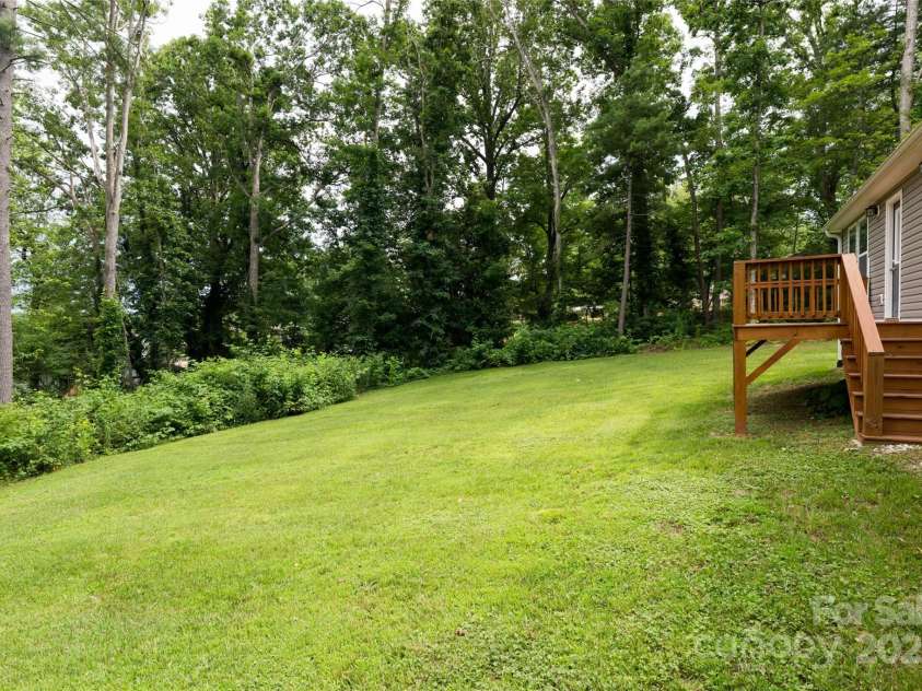 17 Fair Oaks Road, Arden, NC 28704.  MLS# CAR4227408, YatesRealty ID 10865. 