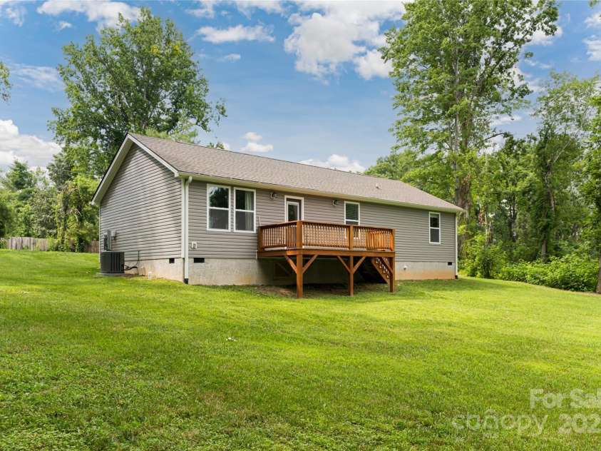 17 Fair Oaks Road, Arden, NC 28704.  MLS# CAR4227408, YatesRealty ID 10865. 