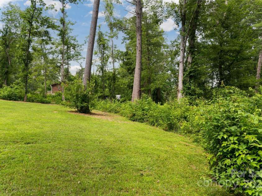 17 Fair Oaks Road, Arden, NC 28704.  MLS# CAR4227408, YatesRealty ID 10865. 