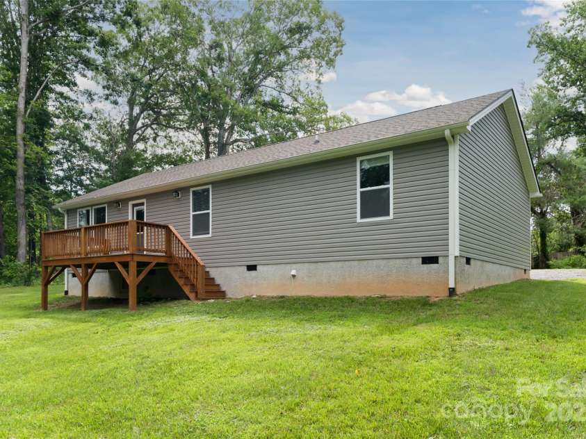 17 Fair Oaks Road, Arden, NC 28704.  MLS# CAR4227408, YatesRealty ID 10865. 