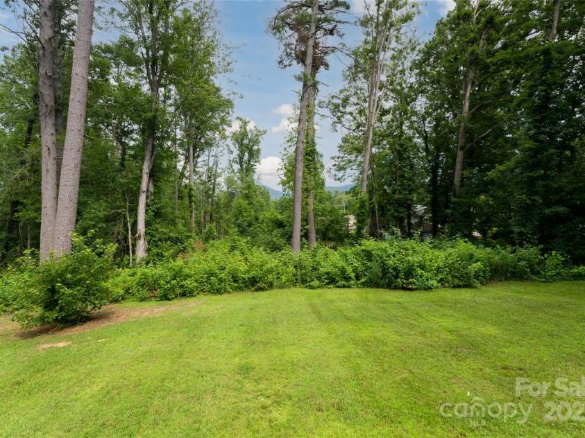 17 Fair Oaks Road, Arden, NC 28704.  MLS# CAR4227408, YatesRealty ID 10865. 