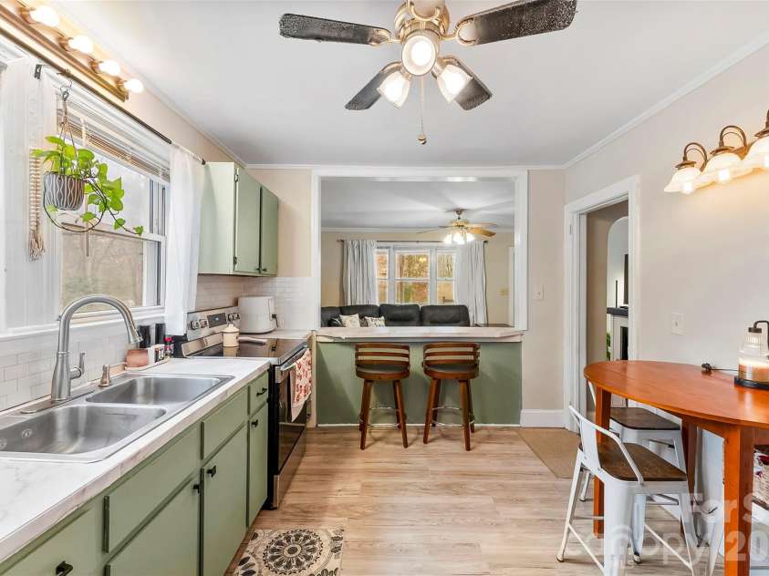 107 Oakland Road, Belmont, NC 28012.  MLS# CAR4343555, YatesRealty ID 10868. 