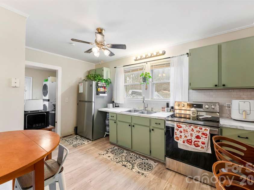 107 Oakland Road, Belmont, NC 28012.  MLS# CAR4343555, YatesRealty ID 10868. 