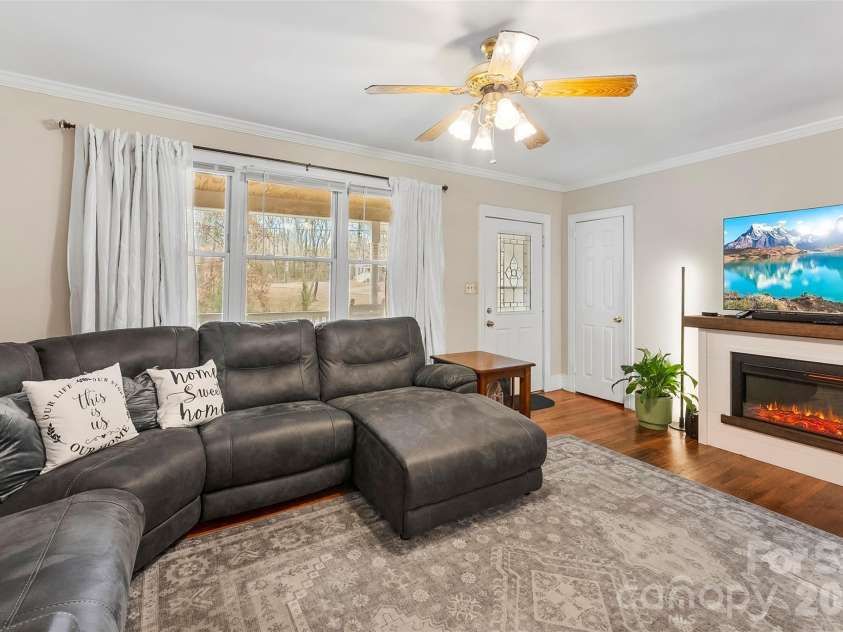 107 Oakland Road, Belmont, NC 28012.  MLS# CAR4343555, YatesRealty ID 10868. 