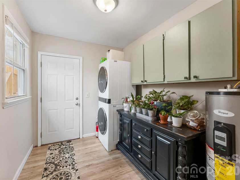 107 Oakland Road, Belmont, NC 28012.  MLS# CAR4343555, YatesRealty ID 10868. 