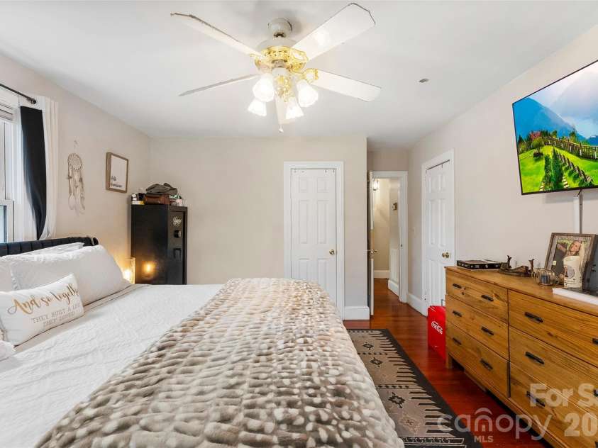 107 Oakland Road, Belmont, NC 28012.  MLS# CAR4343555, YatesRealty ID 10868. 