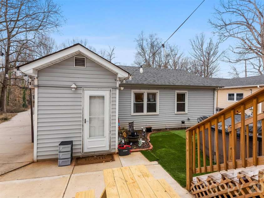 107 Oakland Road, Belmont, NC 28012.  MLS# CAR4343555, YatesRealty ID 10868. 