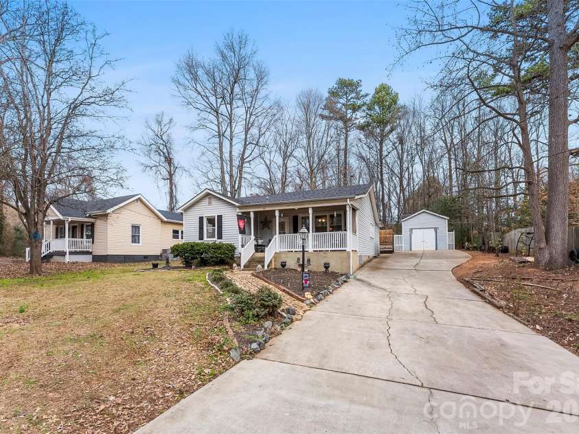 107 Oakland Road, Belmont, NC 28012.  MLS# CAR4343555, YatesRealty ID 10868. 