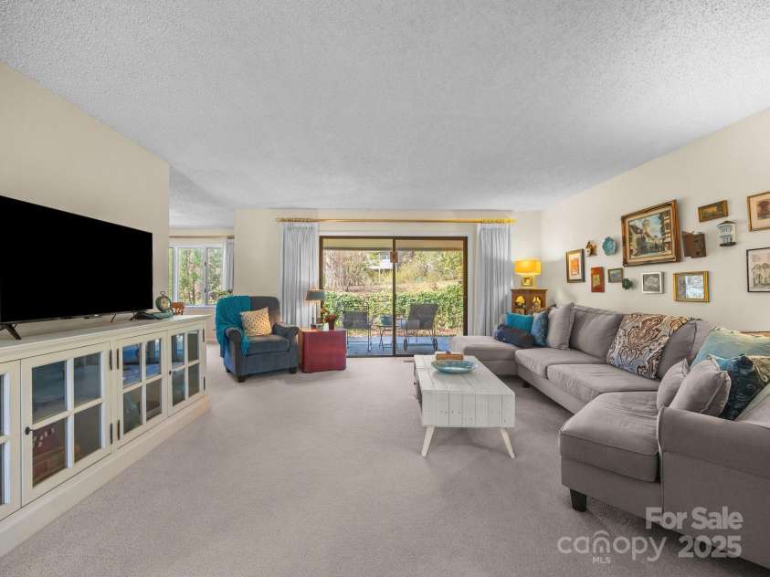 214 Crowfields Drive, Asheville, NC 28803.  MLS# CAR4231576, YatesRealty ID 10869. Light filled living room