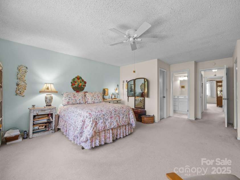 214 Crowfields Drive, Asheville, NC 28803.  MLS# CAR4231576, YatesRealty ID 10869. Primary w/En Suite