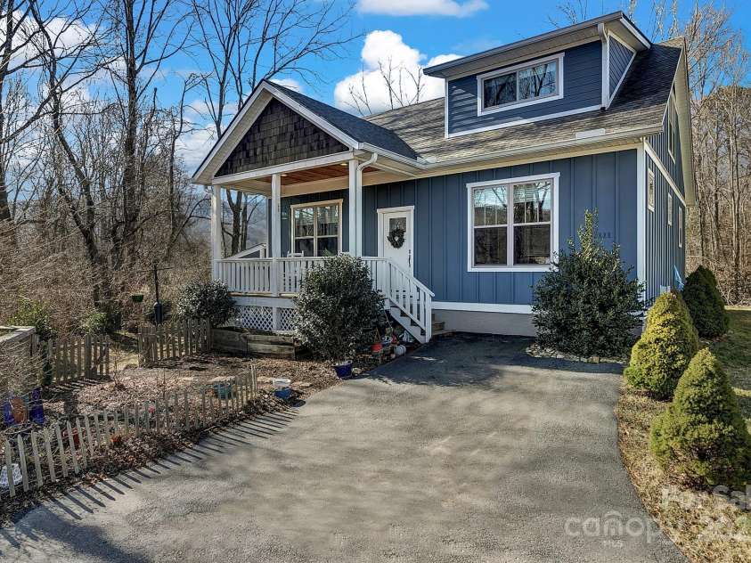 111 Front Porch Drive, Black Mountain, NC 28711.  MLS# CAR4218896, YatesRealty ID 1087. 