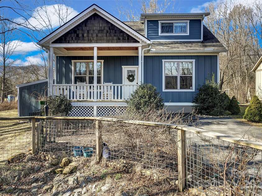 111 Front Porch Drive, Black Mountain, NC 28711.  MLS# CAR4218896, YatesRealty ID 1087. 