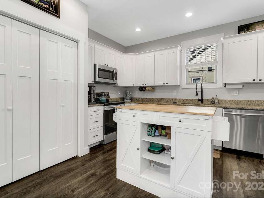 111 Front Porch Drive, Black Mountain, NC 28711.  MLS# CAR4218896, YatesRealty ID 1087. 