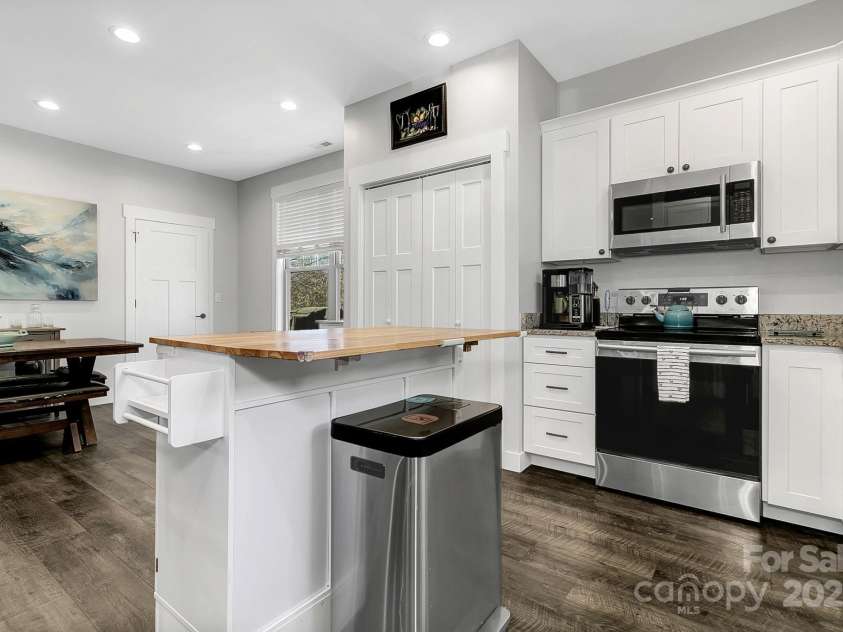 111 Front Porch Drive, Black Mountain, NC 28711.  MLS# CAR4218896, YatesRealty ID 1087. 