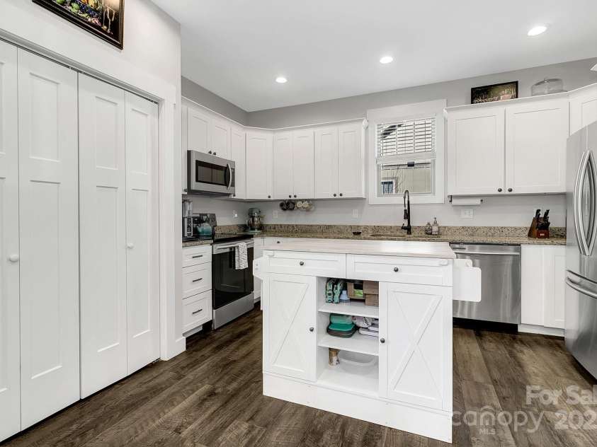 111 Front Porch Drive, Black Mountain, NC 28711.  MLS# CAR4218896, YatesRealty ID 1087. 