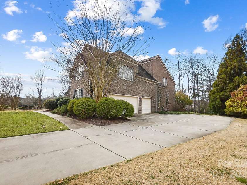 2016 Autumn Blossom Lane, Waxhaw, NC 28173.  MLS# CAR4327443, YatesRealty ID 1087. 