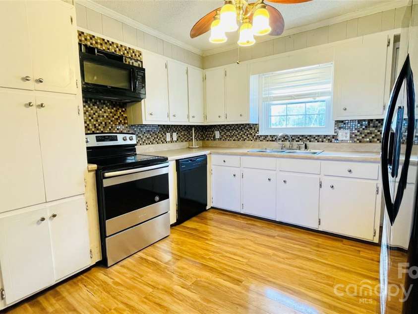 742 Aquadale Road, Albemarle, NC 28001.  MLS# CAR4223319, YatesRealty ID 10870. Kitchen