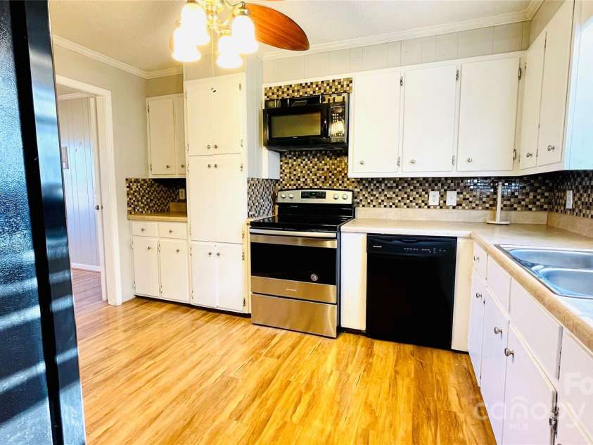 742 Aquadale Road, Albemarle, NC 28001.  MLS# CAR4223319, YatesRealty ID 10870. Kitchen