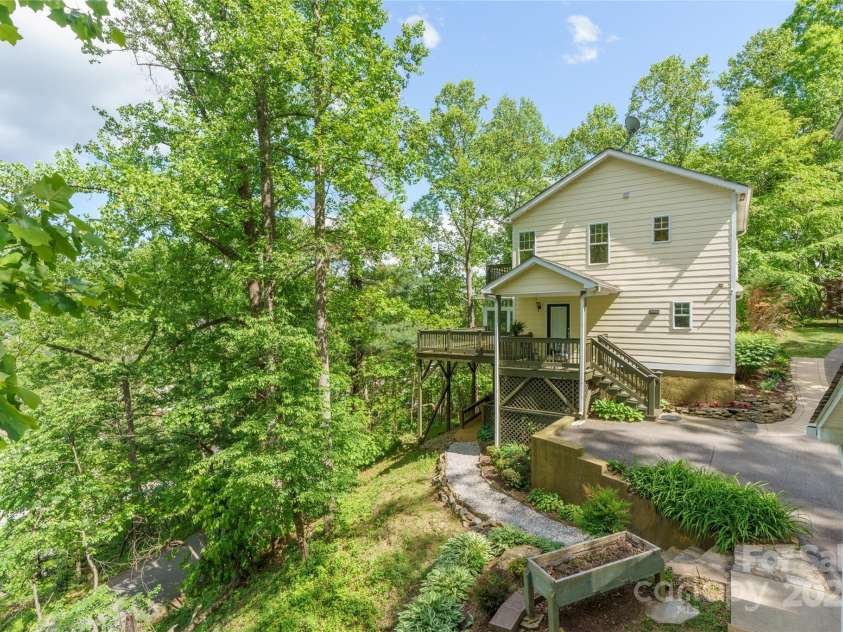 14 Old Chunns Cove Road, Asheville, NC 28805.  MLS# CAR4211923, YatesRealty ID 10871. 